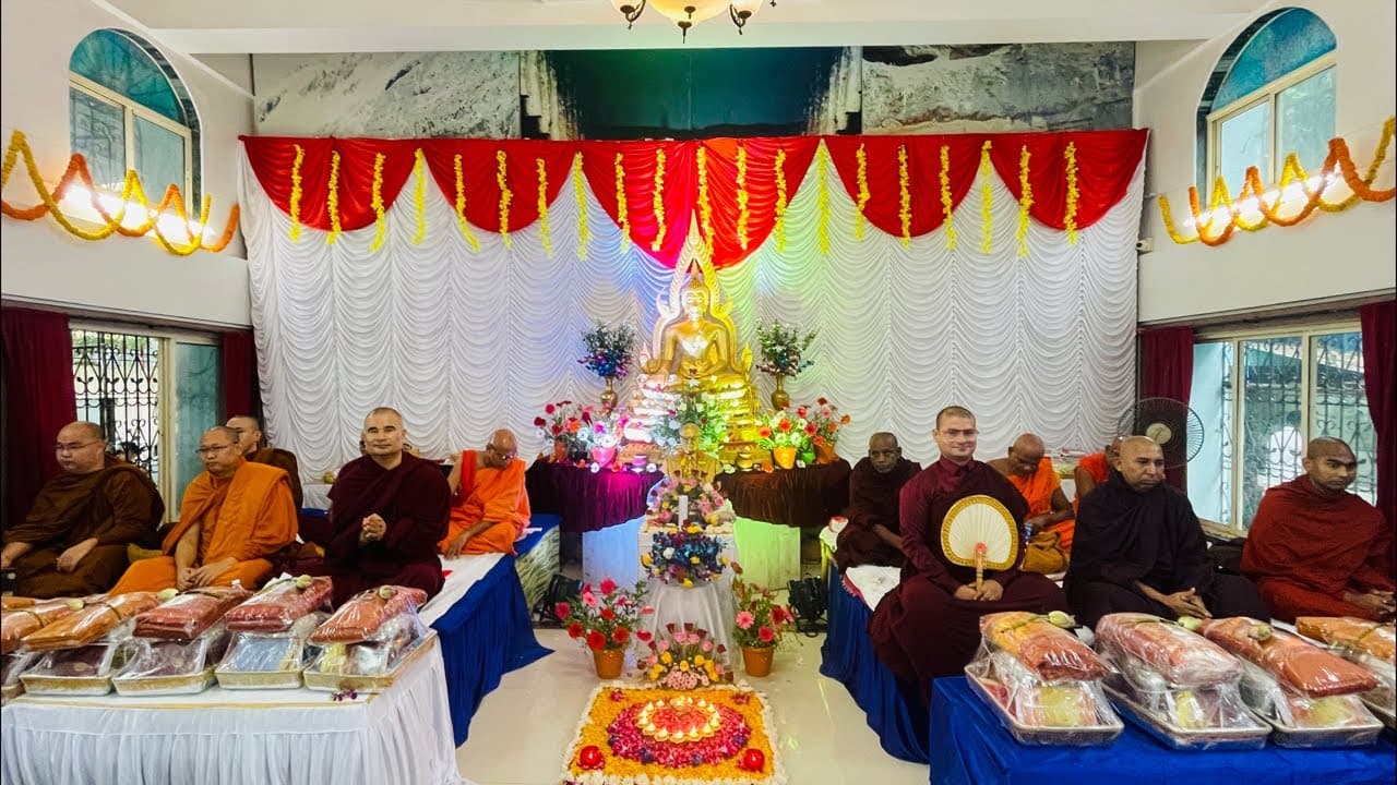 Chivar Daan with the Sangha during Kathina season